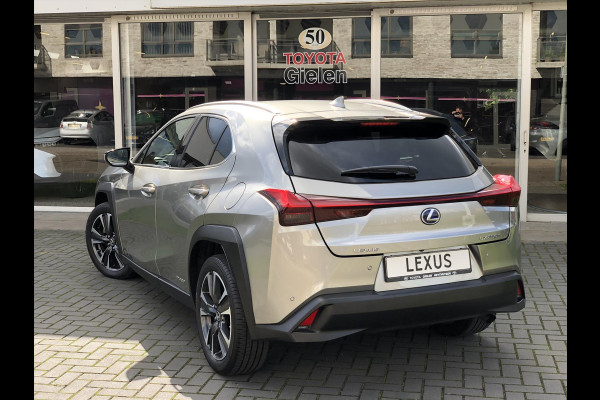 Lexus UX 250h 184pk Preference Line | Dodehoekherkenning, Parkeersensoren, Keyless, 18 inch, CarPlay, Stoel + Stuurverwarming