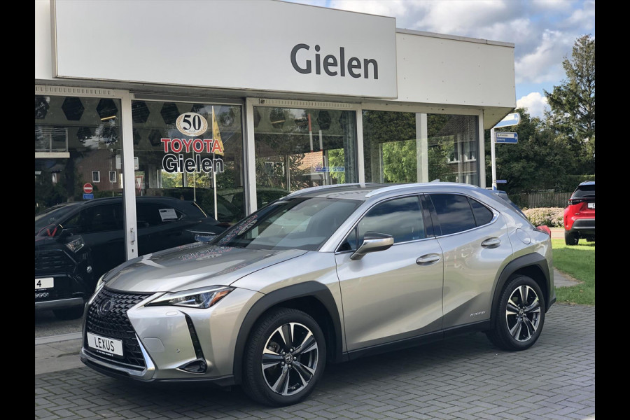 Lexus UX 250h 184pk Preference Line | Dodehoekherkenning, Parkeersensoren, Keyless, 18 inch, CarPlay, Stoel + Stuurverwarming