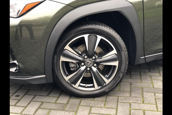 Lexus UX 250h 184pk Preference Line | Dodehoekherkenning, Parkeersensoren, Keyless, 18 inch, CarPlay, Stoel + Stuurverwarming