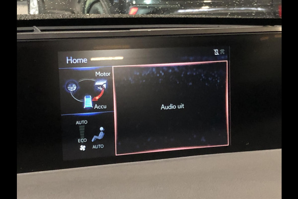 Lexus UX 250h 184pk Preference Line | Dodehoekherkenning, Parkeersensoren, Keyless, 18 inch, CarPlay, Stoel + Stuurverwarming