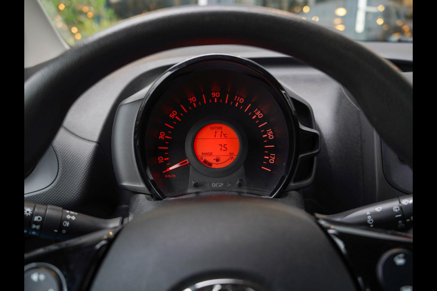 Toyota Aygo 1.0 VVT-i x-fun / Bluetooth / Speedlimiter / Airco/ LED