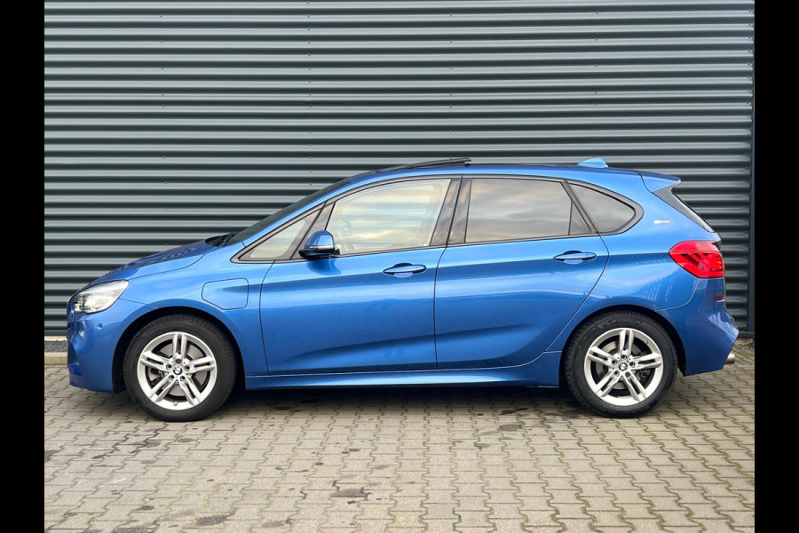 BMW 2 Serie Active Tourer 225xe iPerformance M-Sport Plug in Hybrid Dealer O.H. PHEV | Panodak | Adaptive Cruise | Head-up display | Camera | Lederen Sportstoelen |