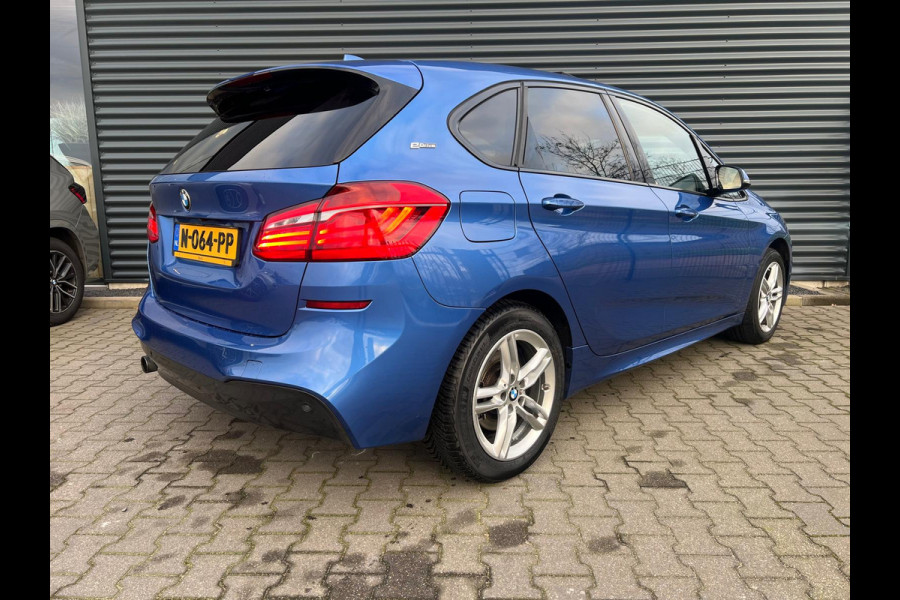 BMW 2 Serie Active Tourer 225xe iPerformance M-Sport Plug in Hybrid Dealer O.H. PHEV | Panodak | Adaptive Cruise | Head-up display | Camera | Lederen Sportstoelen |