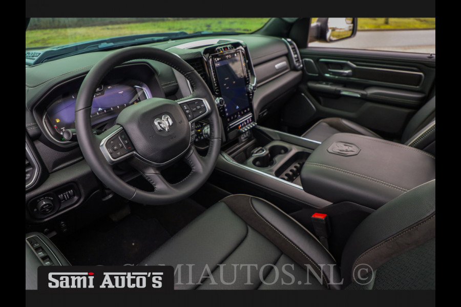 Dodge Ram 1500 LARAMIE NIGHT | BOM VOL | LPG | HUD | VIRTUAL | LUCHTVERING | DEKSEL | PANORAMADAK | BRIGHT WIHTE | 5.7 V8 HEMI 402PK 4x4 | CREWCAB 5 PERSOONS | GRIJSKENTEKEN | VOORRAAD NR 2147 - 4802