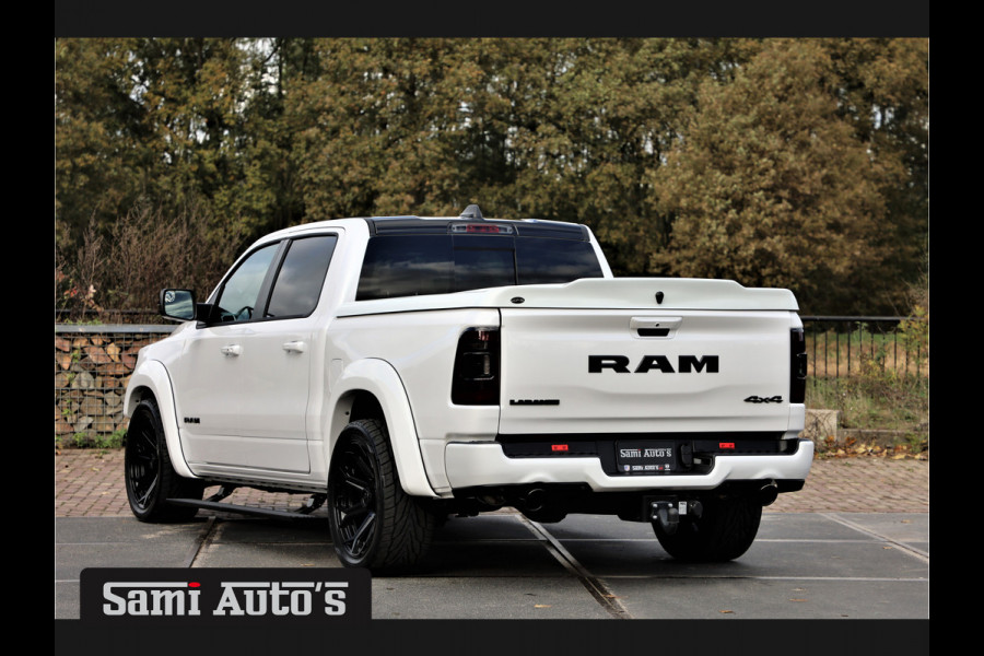 Dodge Ram 1500 LARAMIE NIGHT | BOM VOL | LPG | HUD | VIRTUAL | LUCHTVERING | DEKSEL | PANORAMADAK | BRIGHT WIHTE | 5.7 V8 HEMI 402PK 4x4 | CREWCAB 5 PERSOONS | GRIJSKENTEKEN | VOORRAAD NR 2147 - 4802