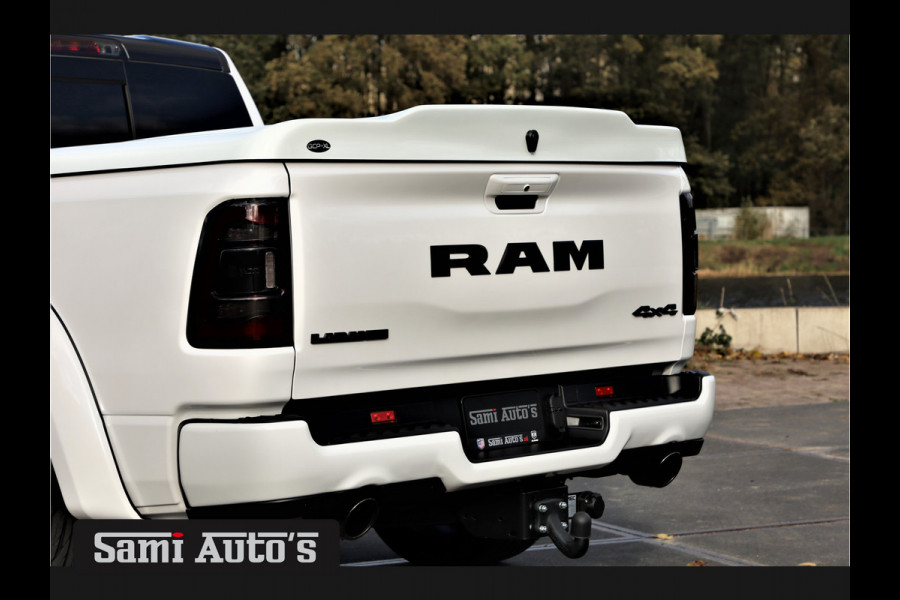 Dodge Ram 1500 LARAMIE NIGHT | BOM VOL | LPG | HUD | VIRTUAL | LUCHTVERING | DEKSEL | PANORAMADAK | BRIGHT WIHTE | 5.7 V8 HEMI 402PK 4x4 | CREWCAB 5 PERSOONS | GRIJSKENTEKEN | VOORRAAD NR 2147 - 4802