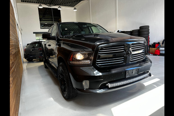 Dodge Ram 1500 5.7 V8 4x4 Crew Cab 5'7 Sport | Full option | Pano | LUCHT | LEDBAR | Hard Cover | Camera | Trekhaak |