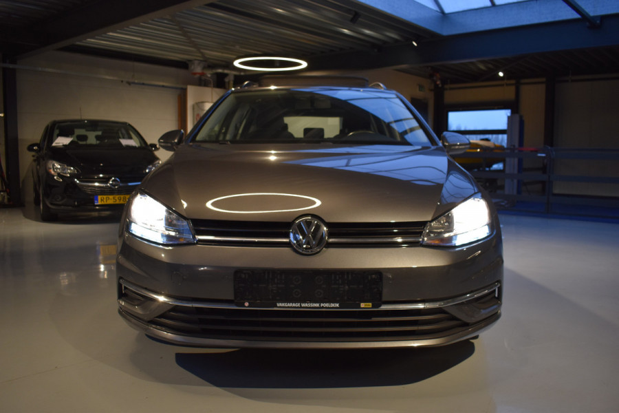 Volkswagen GOLF Variant 1.0 TSI Highline Automaat Panorama