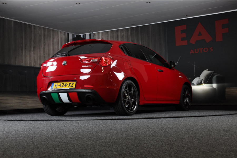 Alfa Romeo Giulietta 1.750 Turbo Veloce / 241 PK / AUT / Navi / Ecc / Cruise Control / BOSE / F1 / Schaalstoelen / Xenon / 18 Inch