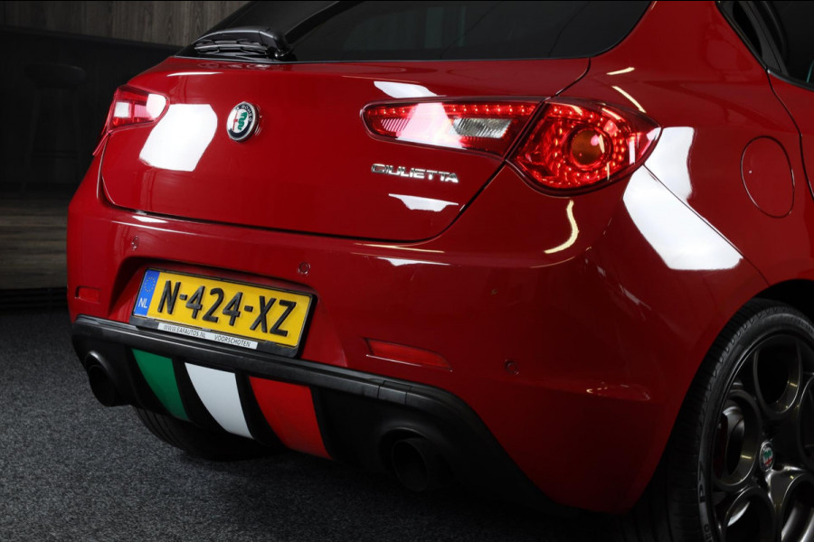 Alfa Romeo Giulietta 1.750 Turbo Veloce / 241 PK / AUT / Navi / Ecc / Cruise Control / BOSE / F1 / Schaalstoelen / Xenon / 18 Inch