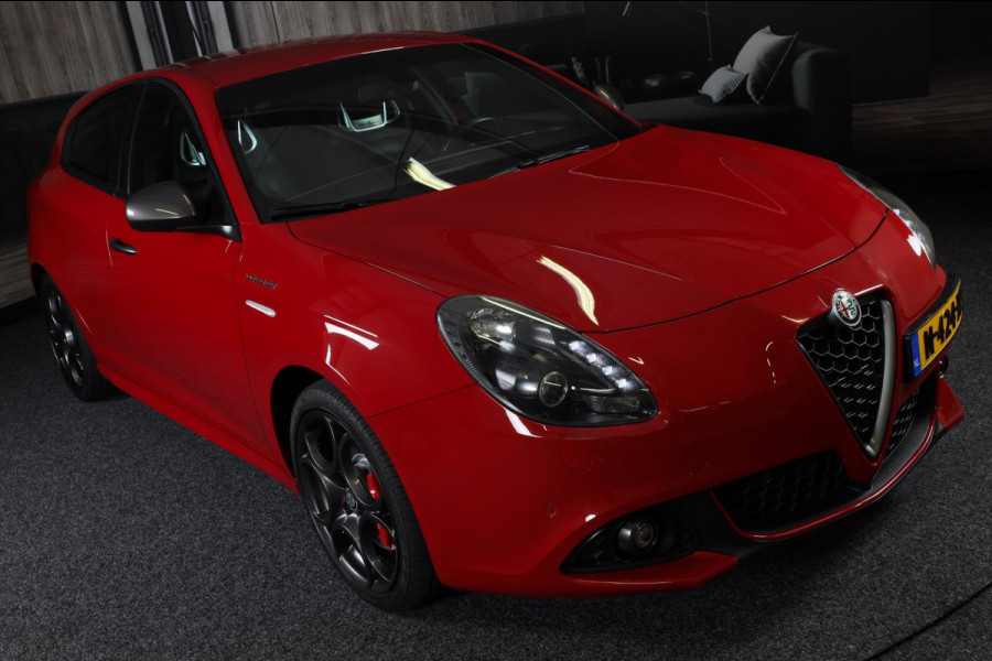 Alfa Romeo Giulietta 1.750 Turbo Veloce / 241 PK / AUT / Navi / Ecc / Cruise Control / BOSE / F1 / Schaalstoelen / Xenon / 18 Inch