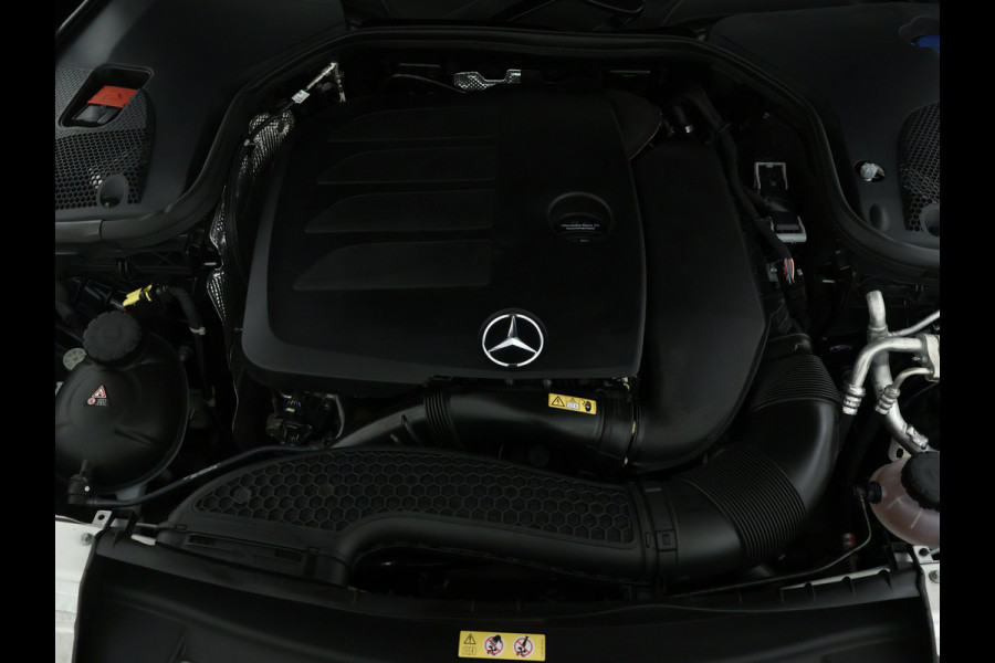 Mercedes-Benz E-Klasse 200 Business Solution AMG | Panoramadak | 5 spaaks AMG velgen | Wide screen | Parking support | Navigatie | Inclusief 24 maanden MB Certified garantie voor Europa.