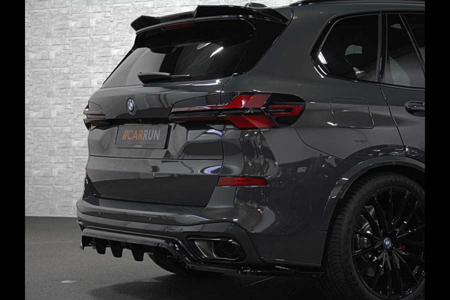 BMW X5 xDrive50e M-Performance Seats | M-Sport Pro | 360 View | Panorama | B&W High-End | Massage | Stoelventilatie | Head-Up | Dravit Grey | Carbon | Memory | Stoelverwarming V+A | 4-Zone Cima | Keyless-Entry | 22'' | Leder Indiv. | Trekhaak | Iconic Glow | Zonwering | Luchtvering | Draadloos Laden | Carplay |