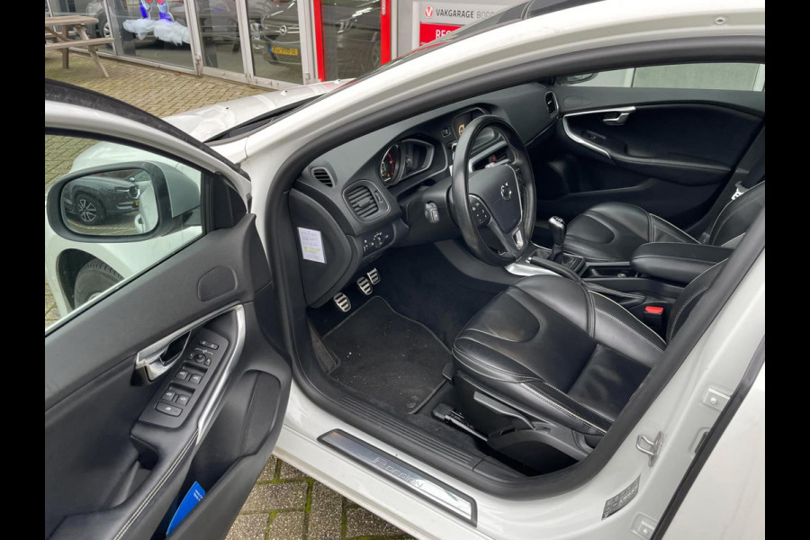 Volvo V40 2.0 D3 Business Sport / panoramadak / leer