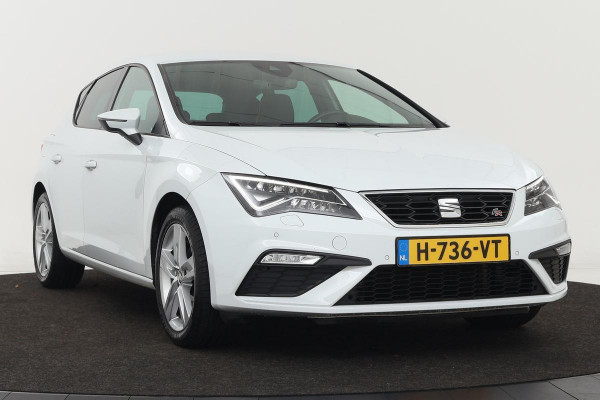 Seat Leon SEAT Leon 1.0 TSI FR Ultimate | Stoelverwarming | Trekhaak | Camera | Carplay | Full LED | Beats Sound | Virtual Cockpit | Keyless | Navigatie | Sportstoelen