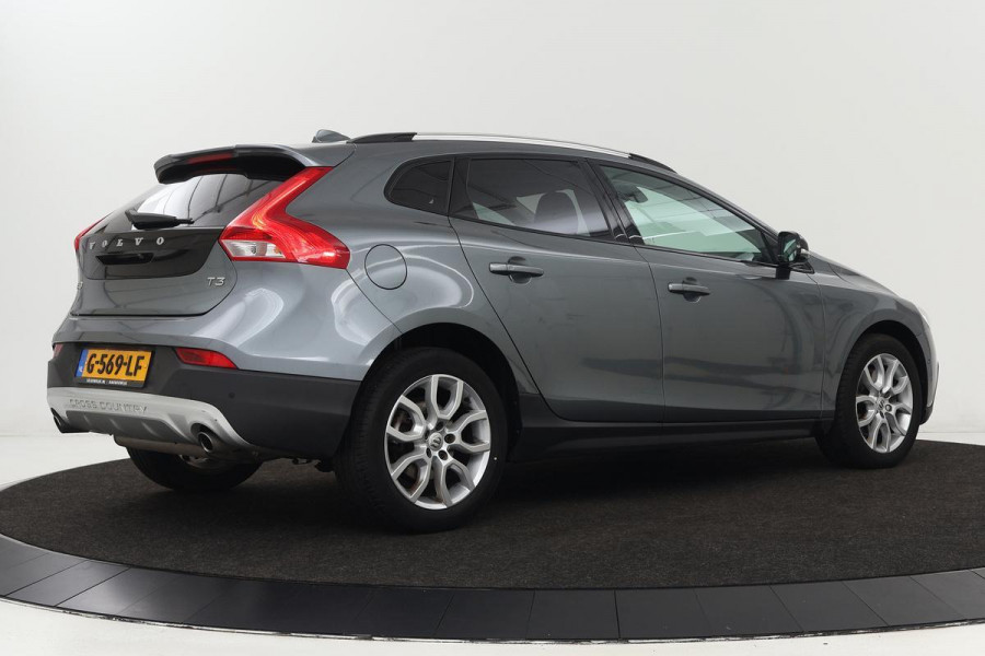 Volvo V40 Cross Country 1.5 T3 Polar+ Luxury | Panoramadak | Leder | Stoelverwarming | Full LED | Keyless | Camera | Harman/Kardon | DAB | Park Assist