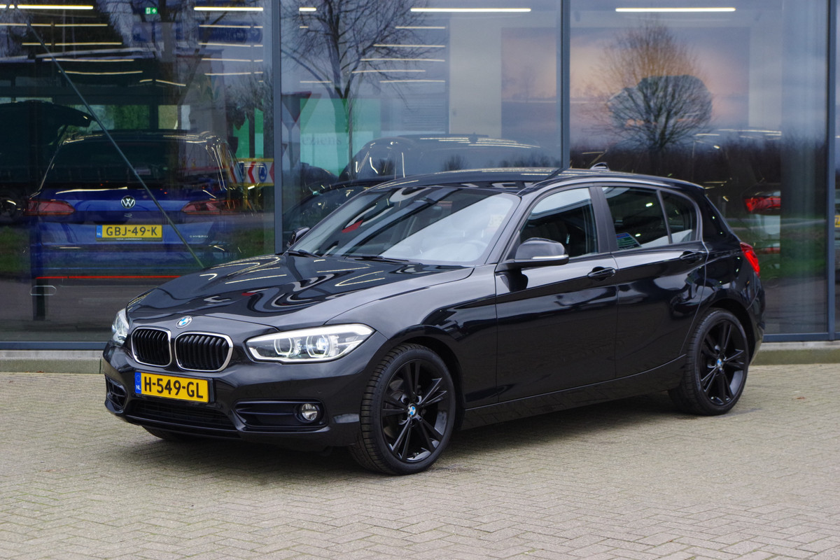 BMW 1-serie 118i 136 PK Automaat Executive, Xenon, Navigatie, Sportstoelen, 18" LM