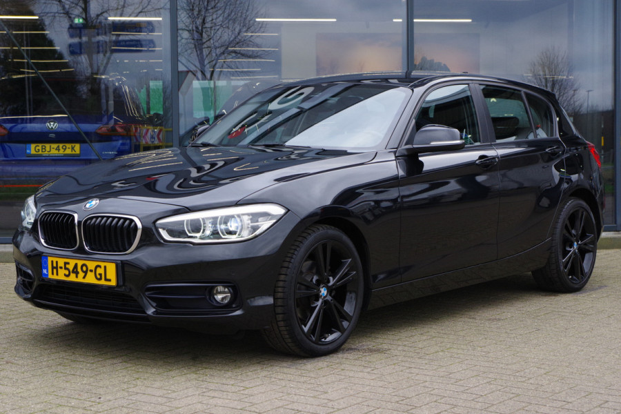 BMW 1-serie 118i 136 PK Automaat Executive, Xenon, Navigatie, Sportstoelen, 18" LM