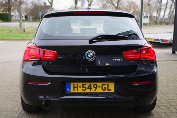 BMW 1-serie 118i 136 PK Automaat Executive, Xenon, Navigatie, Sportstoelen, 18" LM