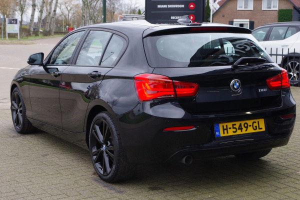 BMW 1-serie 118i 136 PK Automaat Executive, Xenon, Navigatie, Sportstoelen, 18" LM