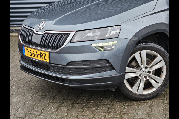 Škoda Karoq 1.0 TSI Style Business DSG | Panodak | RS Sportstoelen | Apple Carplay | Camera |  Stoelverwarming | Navi | 18 "L.M | DAB |