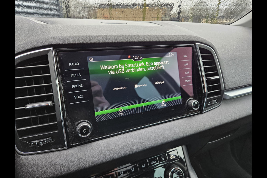 Škoda Karoq 1.0 TSI Style Business DSG | Panodak | RS Sportstoelen | Apple Carplay | Camera |  Stoelverwarming | Navi | 18 "L.M | DAB |