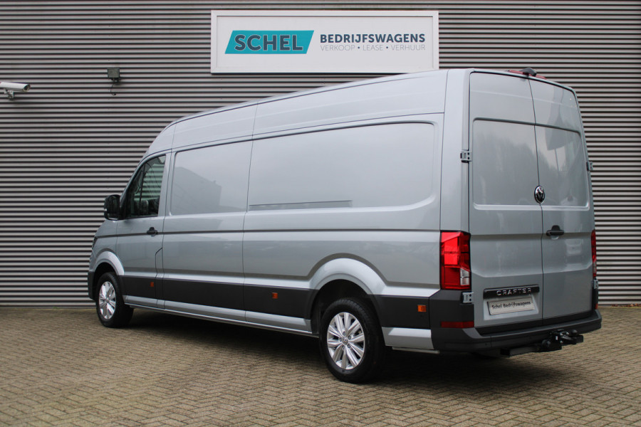 Volkswagen Crafter 35 2.0 TDI L4H3 Highline 177pk - Navi - Geveerde Stoelen - Adaptive Cruise - Blind Spot - Camera - Trekhaak - LM velgen - Rijkla