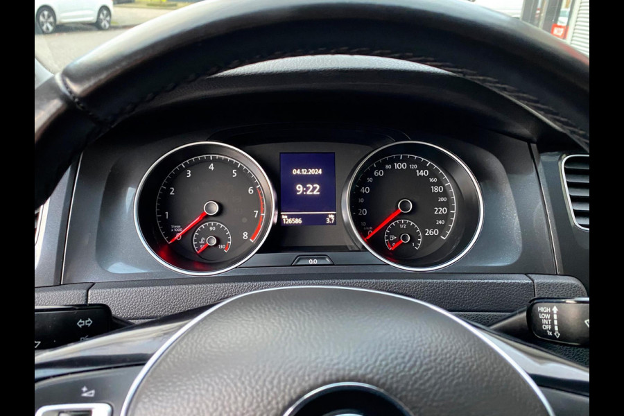 Volkswagen Golf 1.0 TSI Trendline BMT - Navigatie Apple CarPlay I Airco I Sport velgen I LED I PDC I 126.000 KM Dealer onderhouden