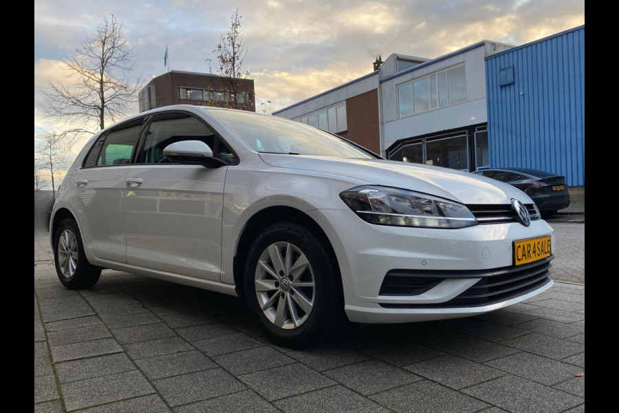 Volkswagen Golf 1.0 TSI Trendline BMT - Navigatie Apple CarPlay I Airco I Sport velgen I LED I PDC I 126.000 KM Dealer onderhouden