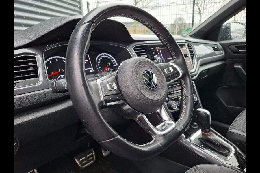 Volkswagen T-Roc 1.5 TSI R-Line 150pk DSG | Panodak | Alcantara Sportstoelen | Trekhaak Afneembaar | Adaptive Cruise | Navigatie | Camera | DAB |