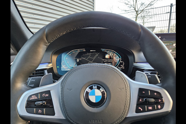 BMW 5 Serie 530e M Sport Plug In Hybrid Dealer O.H PHEV | Lederen Sportstoelen | Head Up | Harman Kardon | Camera | Sfeerverlichting | Apple Carplay | DAB | El. Achterklep |