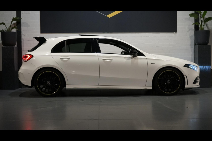 Mercedes-Benz A-Klasse A250 AMG Night Edition 1 AUTOMAAT AMBIANCE-CAMERA-HEADUP-KEYLESS-MBUX-NAVIGATIE-PANORAMA