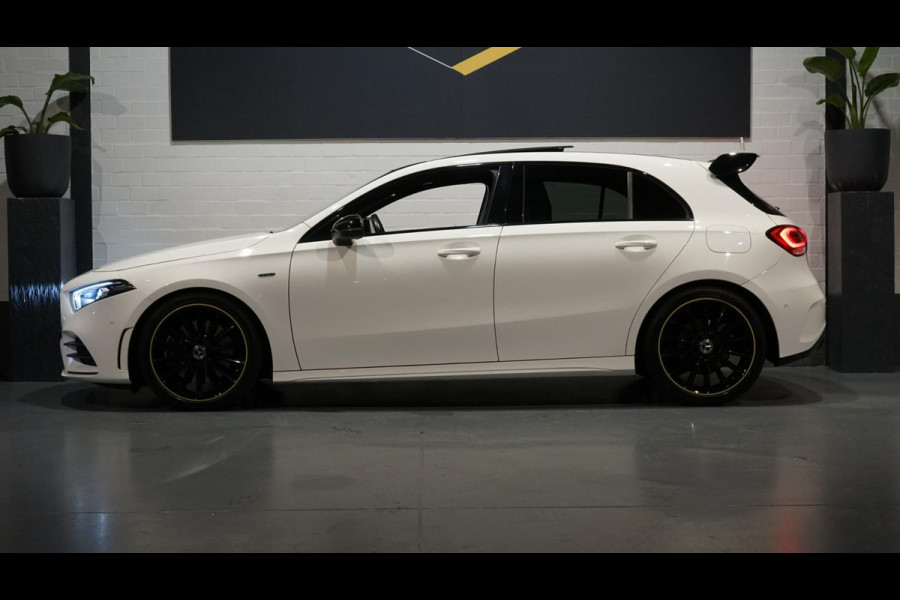 Mercedes-Benz A-Klasse A250 AMG Night Edition 1 AUTOMAAT AMBIANCE-CAMERA-HEADUP-KEYLESS-MBUX-NAVIGATIE-PANORAMA