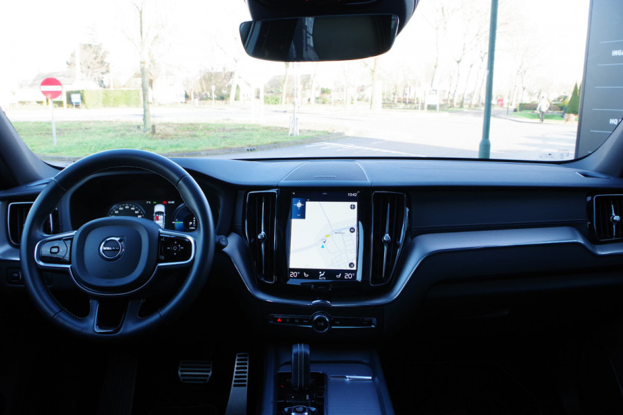 Volvo XC60 2.0 Recharge T8 391 PK AWD R-Design, Luchtvering, 22" LM-Velgen, Harman / Kardon, Panoramadak, 360 Camera, Nappa Leder