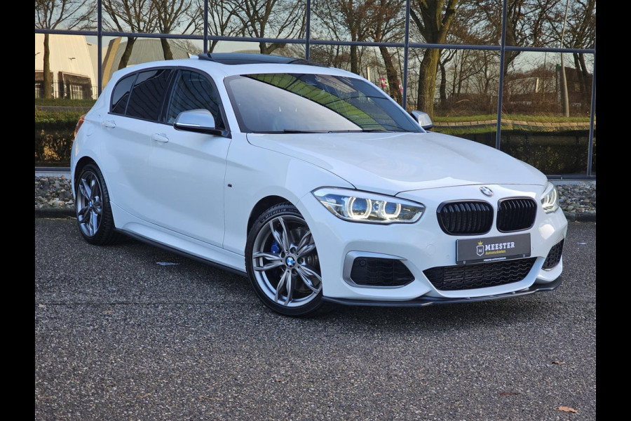 BMW 1-serie M135i xDrive |OPENDAK|H&K|STUUR/STOELVERW