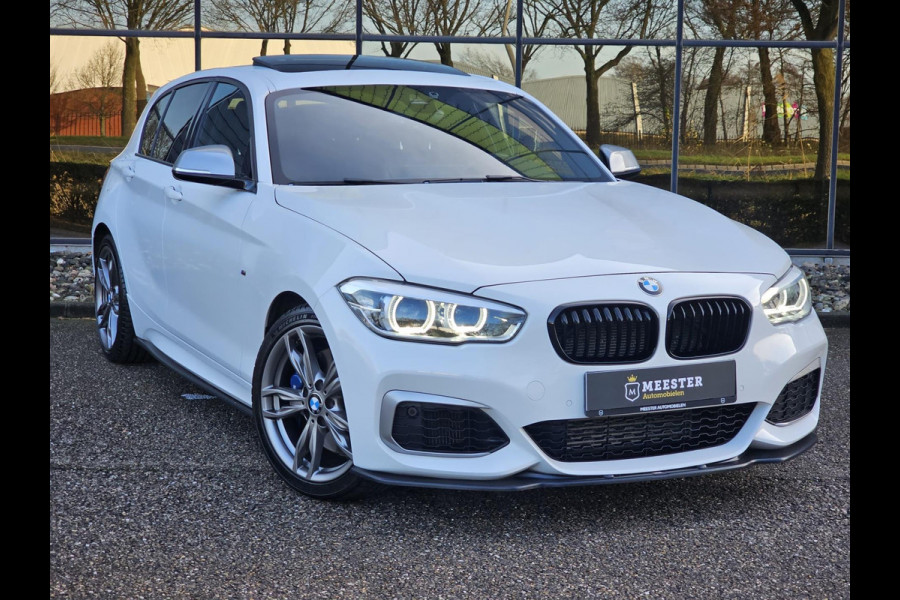 BMW 1-serie M135i xDrive |OPENDAK|H&K|STUUR/STOELVERW