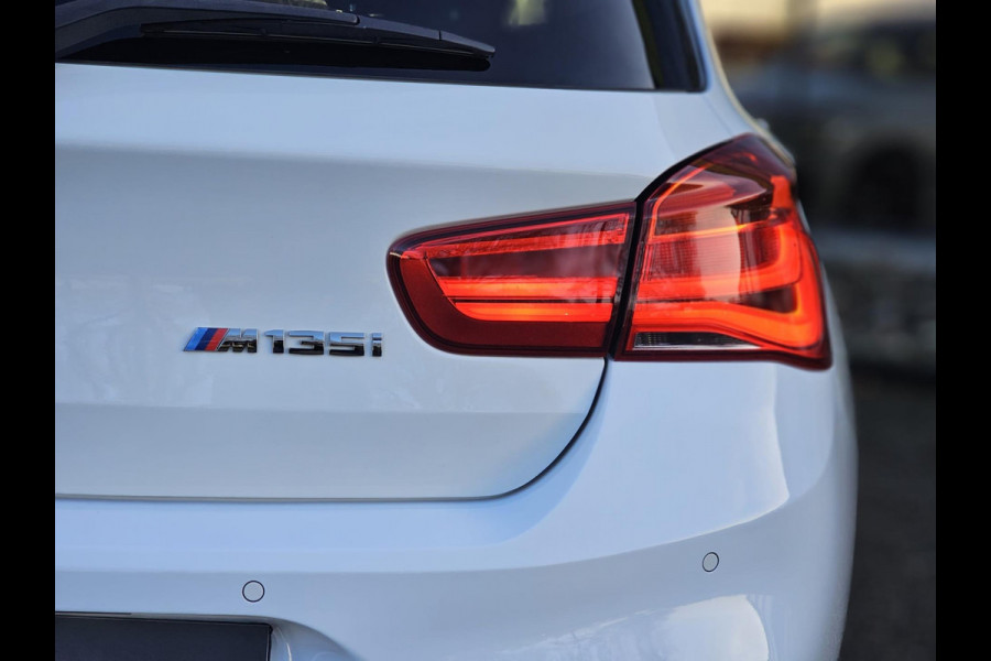 BMW 1-serie M135i xDrive |OPENDAK|H&K|STUUR/STOELVERW