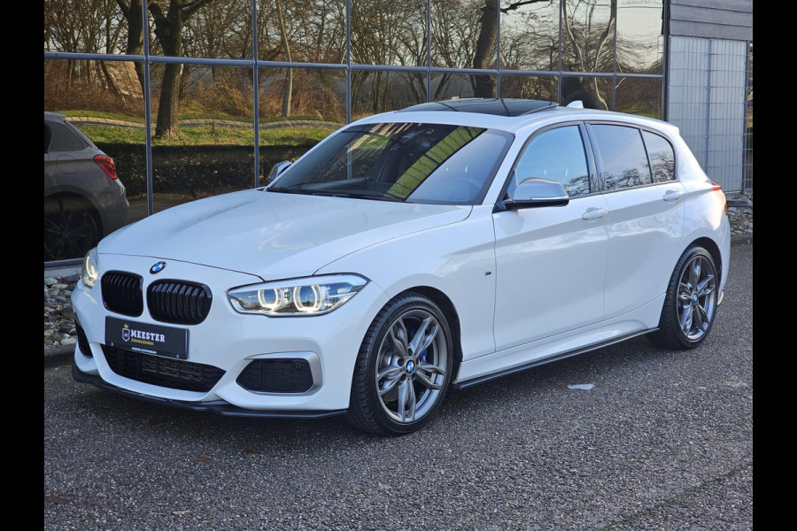 BMW 1-serie M135i xDrive |OPENDAK|H&K|STUUR/STOELVERW