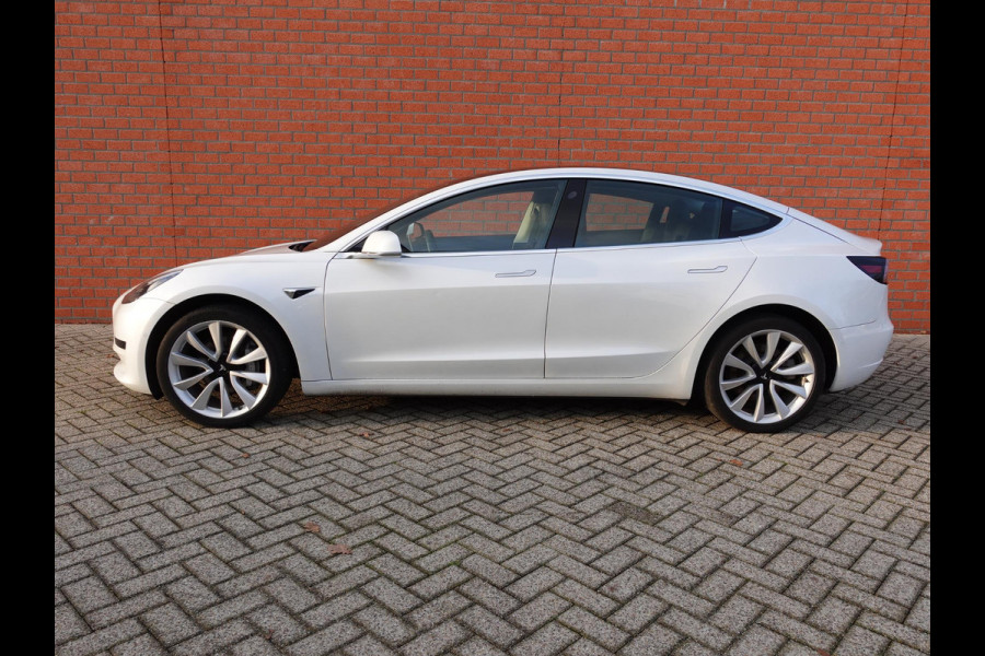 Tesla Model 3 Standard RWD Plus 60 kWh Autopilot Panodak Navi Leder PDC VA Camera 19" Sport Wheels