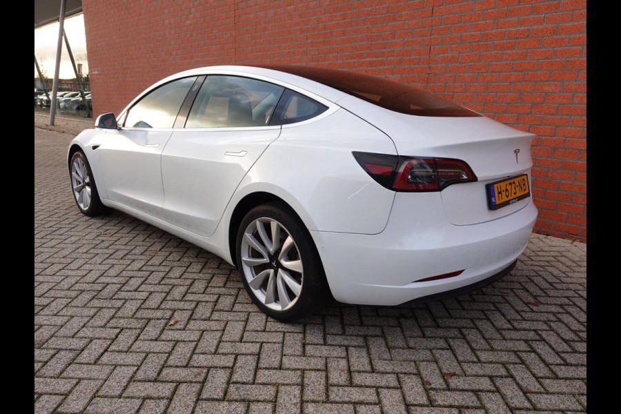 Tesla Model 3 Standard RWD Plus 60 kWh Autopilot Panodak Navi Leder PDC VA Camera 19" Sport Wheels