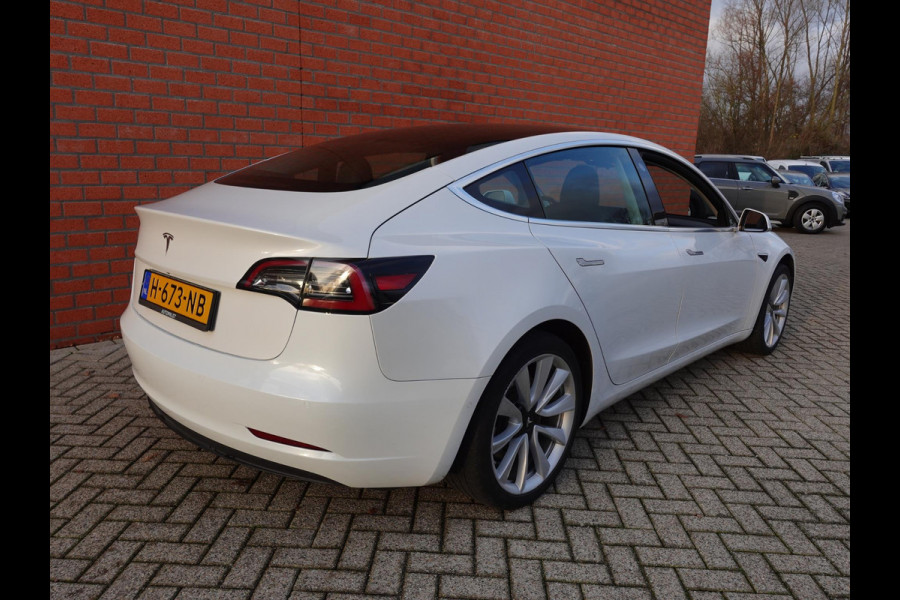 Tesla Model 3 Standard RWD Plus 60 kWh Autopilot Panodak Navi Leder PDC VA Camera 19" Sport Wheels