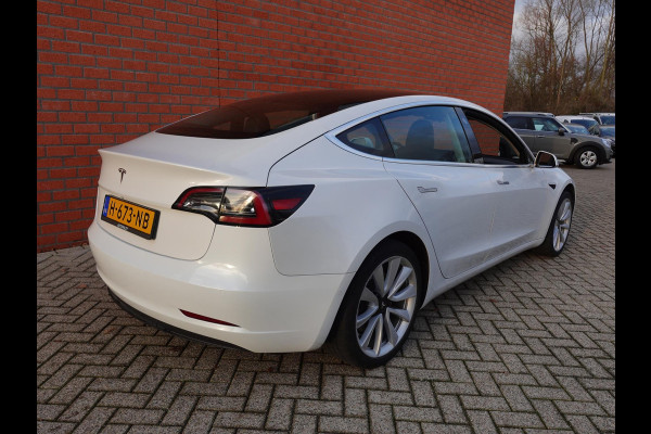 Tesla Model 3 Standard RWD Plus 60 kWh Autopilot Panodak Navi Leder PDC VA Camera 19" Sport Wheels