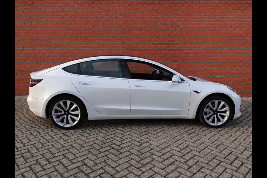 Tesla Model 3 Standard RWD Plus 60 kWh Autopilot Panodak Navi Leder PDC VA Camera 19" Sport Wheels