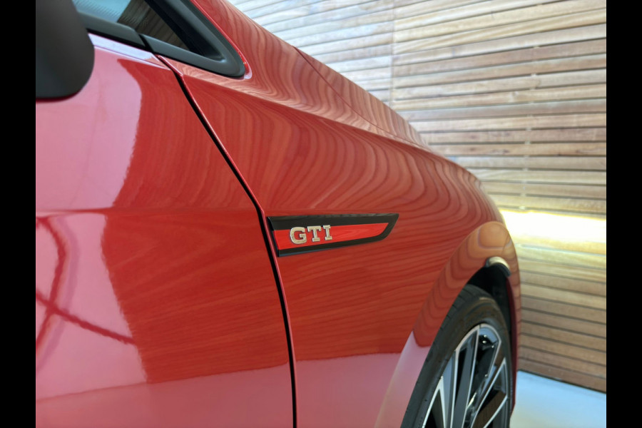 Volkswagen Golf 2.0 TSI GTI Performance | Clubsport tuning 300PK | Dealer onderhouden | Camera | IQ LED | Carplay | Kings RED |