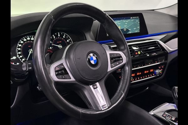 BMW 5 Serie Touring 530i Sportline 252pk | Panodak | Luxe Lederen comfortstoelen Memory | Head-up Display | Carplay | 360 Camera | Stoelventilatie |