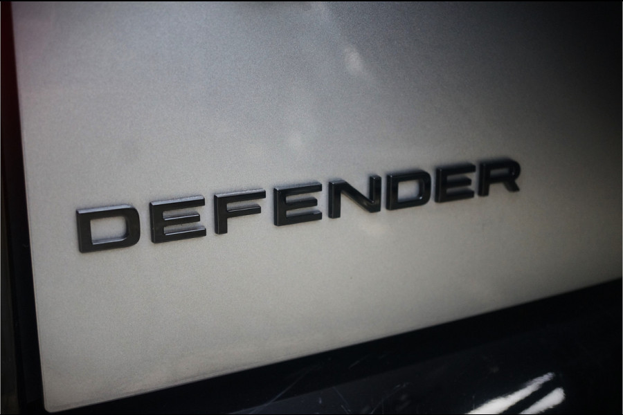 Land Rover Defender Hard Top 3.0 D250 110 MHEV X-Dynamic S | €59.940,- Ex BTW | Grijs Kenteken | Luchtvering | Panoramadak | Stuur/Stoelverwarming | 360° Camera | Keyless | Groot Scherm | Cruise Control | Apple Carplay