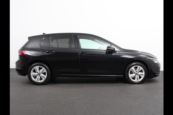 Volkswagen Golf 2.0 TDI DSG Style | Navigatie | Apple Carplay/Android Auto | Climate Control | Parkeer sensoren | Adaptive Cruise Control | Lichtmetalen velgen |