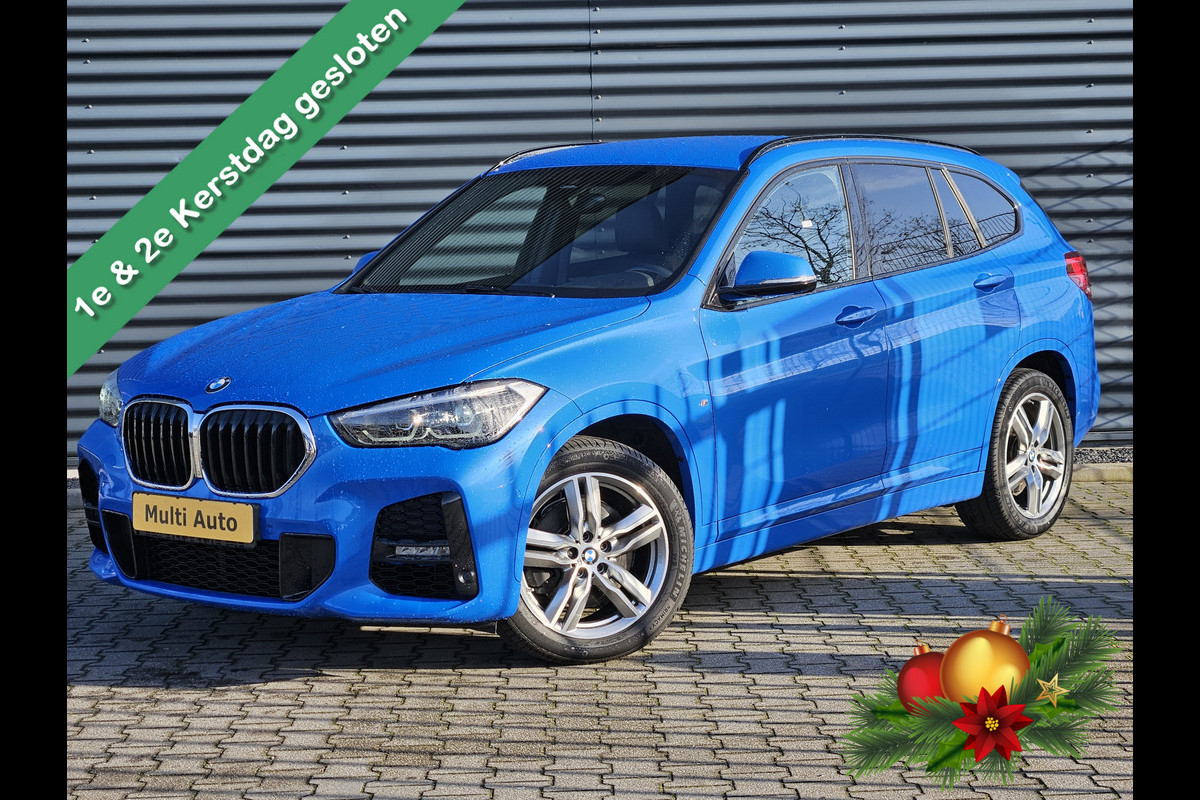 BMW X1 sDrive20i M Sport 192pk Misano Blauw Metallic | Sportstoelen Verwarmd | Navi Pro | Sfeerverlichting | LED Koplampen | 18"L.M | Sportstuur |