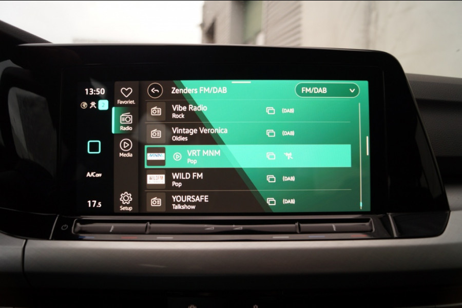 Volkswagen Golf 1.5 TSI 130pk Life Edition -LED-ECC-PDC-CARPLAY-