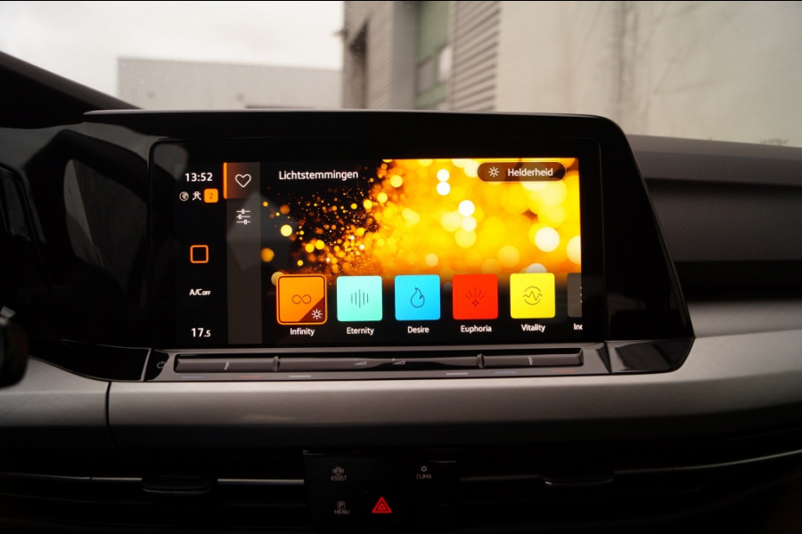 Volkswagen Golf 1.5 TSI 130pk Life Edition -LED-ECC-PDC-CARPLAY-